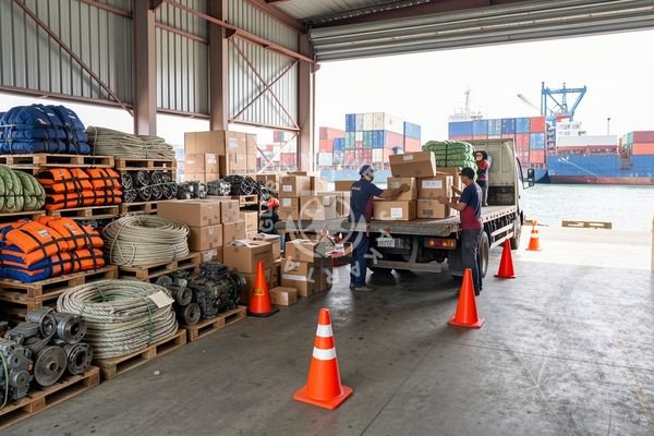 Supplier Perlengkapan Kapal Jakarta Selatan: Panduan Lengkap untuk Operasi Maritim Efisien